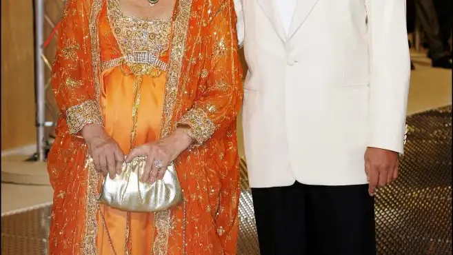 La actriz Gina Lollobrigida y Javier Rigau durante la 58º edición de la gala de la Cruz Roja de 2006 en Mónaco