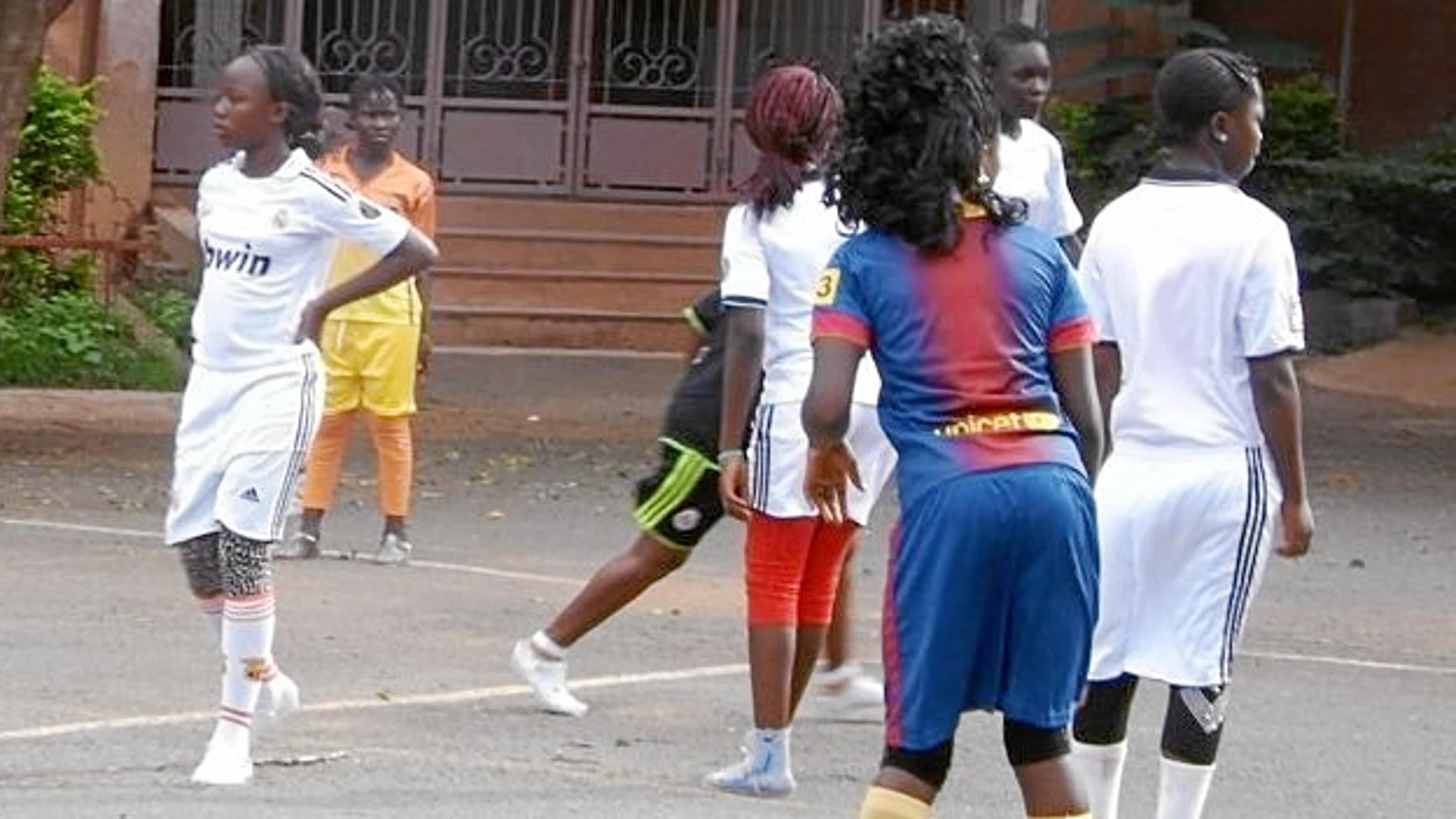 Los aficionados se dividen entre el Real Madrid y el Barcelona