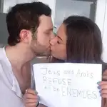  Un beso propulsa una campaña en favor de la paz entre árabes y judíos