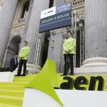 Vista de la entrada a la Bolsa de Madrid donde hoy ha debutado Aena.