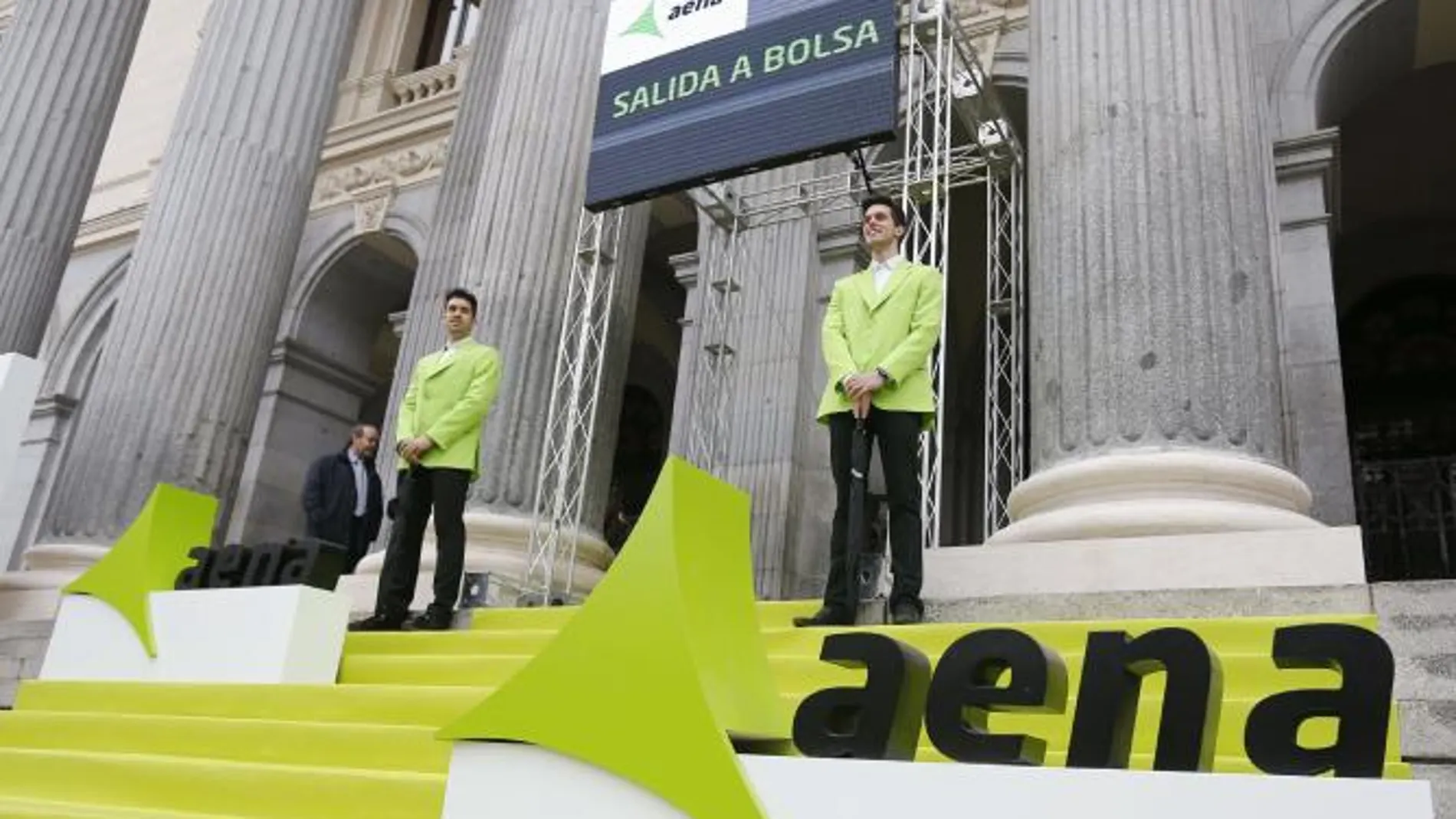 Vista de la entrada a la Bolsa de Madrid donde hoy ha debutado Aena.