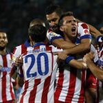 Mario Mandzukic (C) celebra el gol con sus compañeros