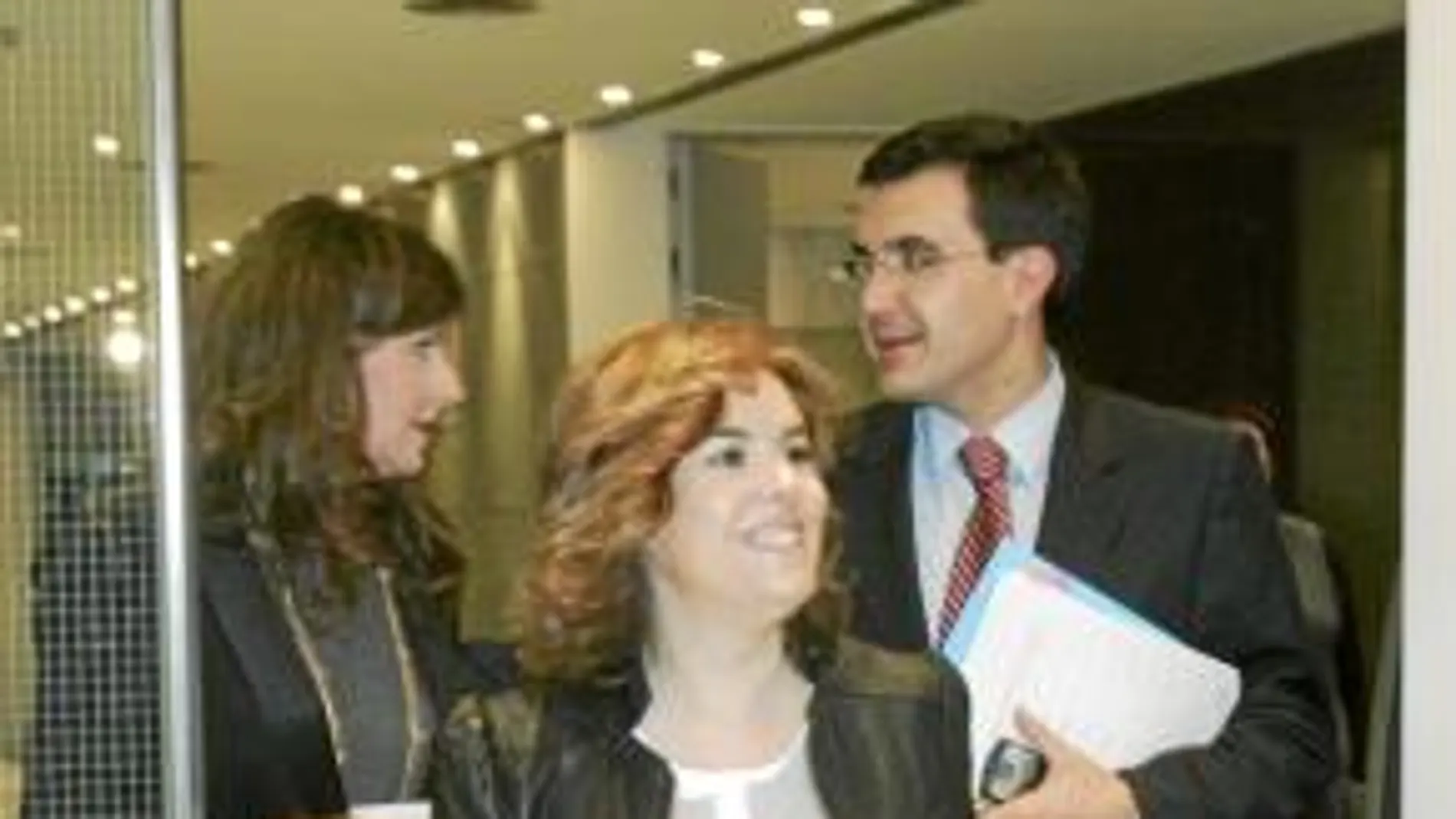 Sáenz de Santamaría, ayer, tras la reunión de la Junta de Portavoces del Congreso de los Diputados