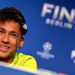 El delantero del Barcelona Neymar da Silva durante la rueda de prensa