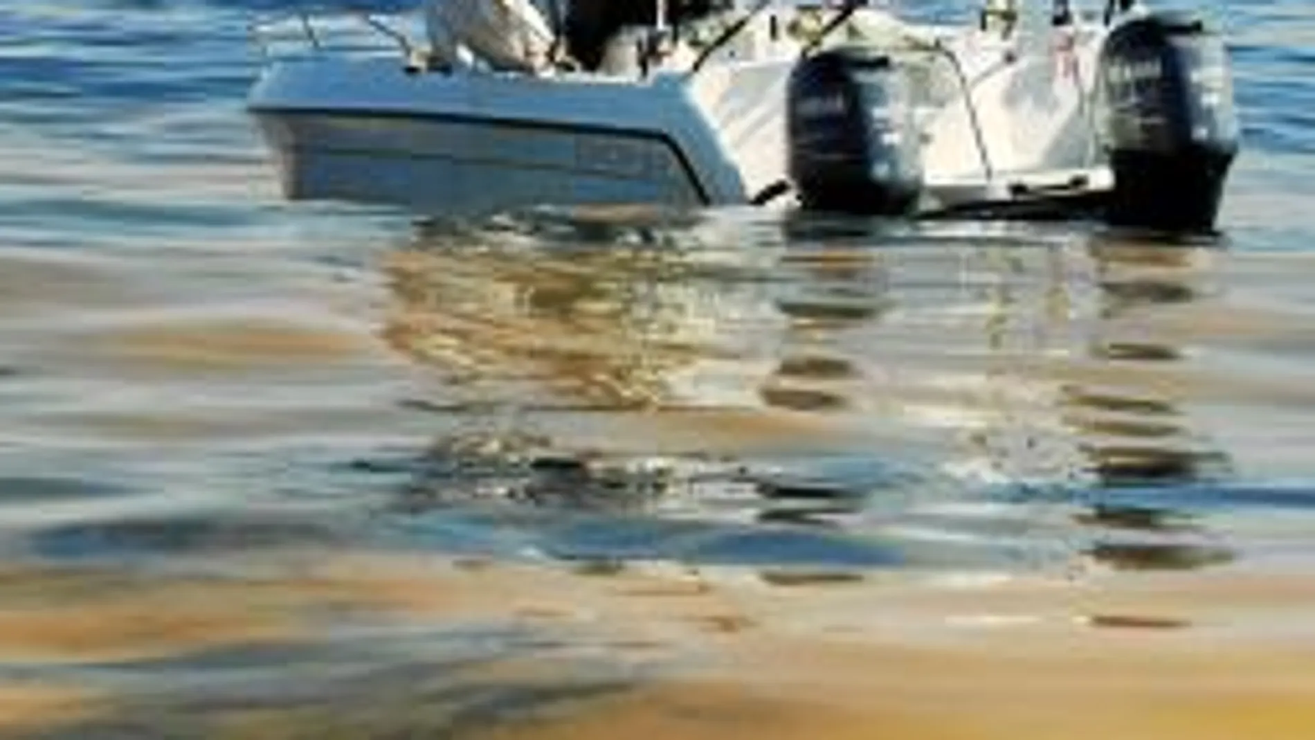 La mancha de petróleo se observa cerca de las costas de Luisiana, donde se teme que la contaminación perjudique la actividad pesquera