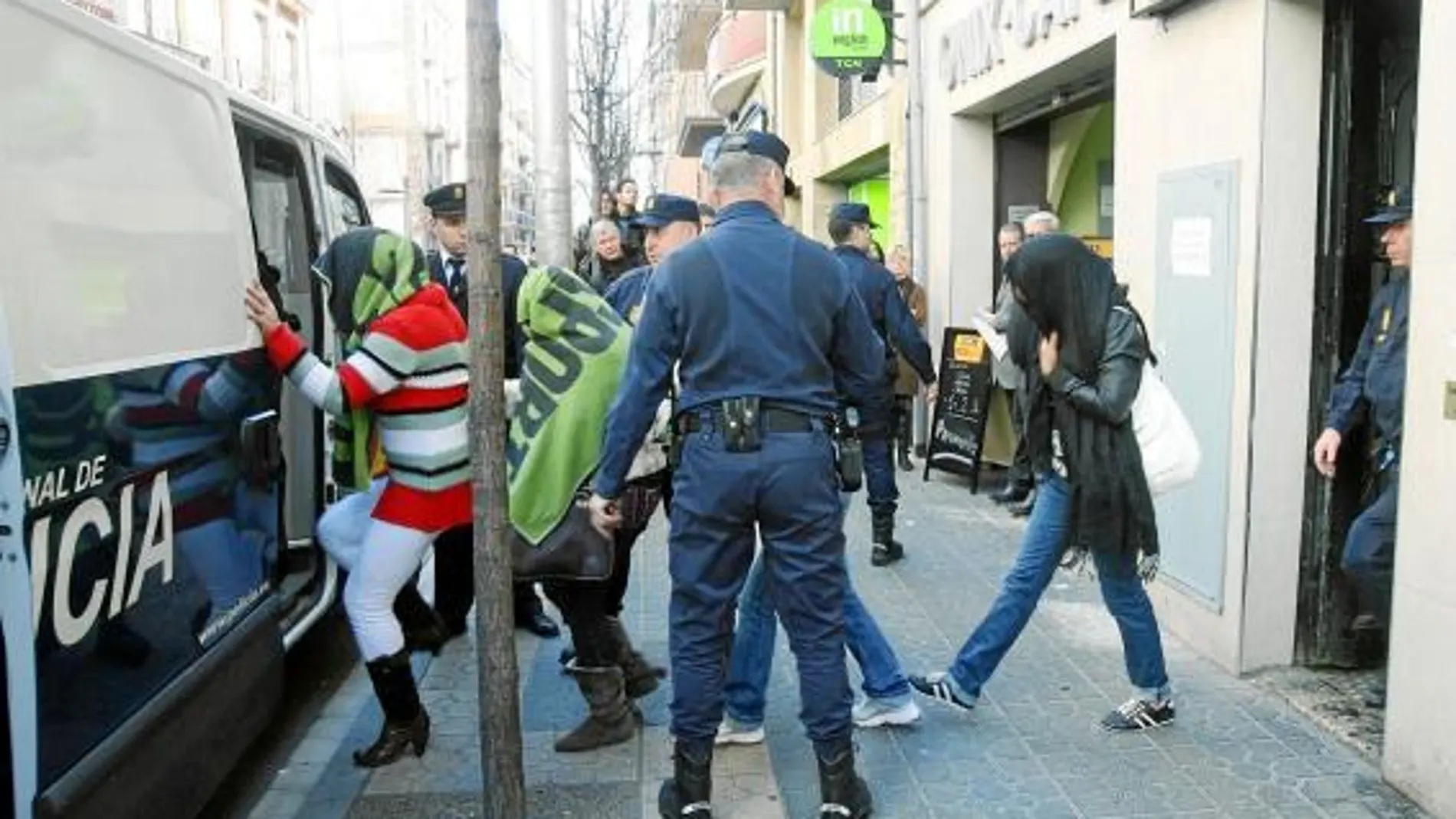 En la imagen, operación contra una red dedicada al proxenetismo y la explotación sexual en Tarragona