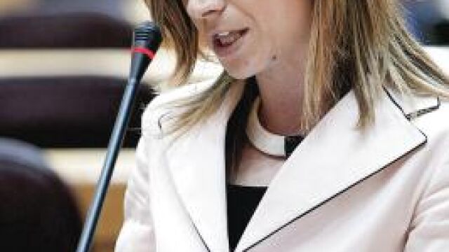 Aído se salta el debate científico y niega la humanidad del feto