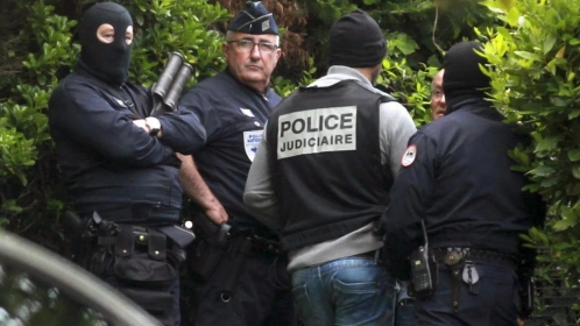 Un perro de la Guardia Civil propició el hallazgo del arsenal de ETA en Biarritz
