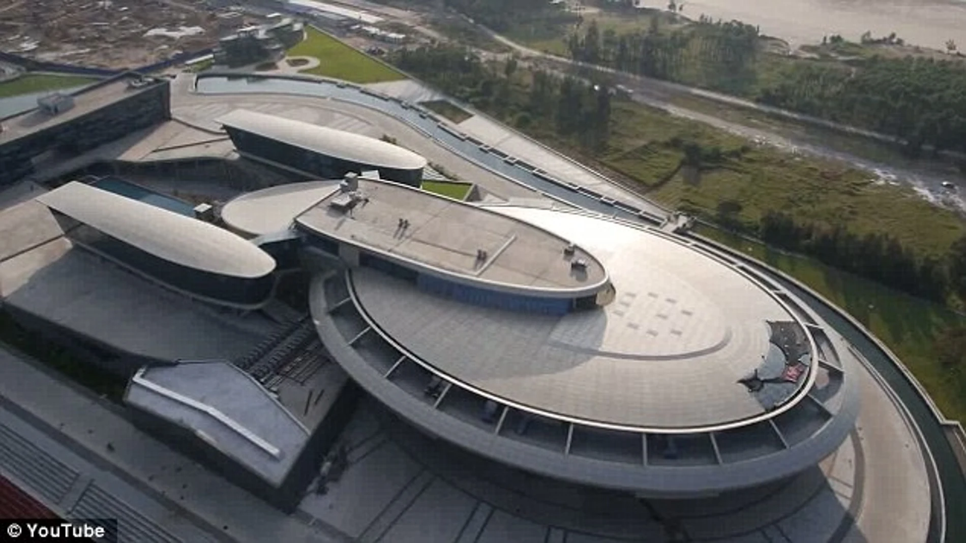Un fan chino de «Star Trek» construye una nave Enterprise para sus oficinas