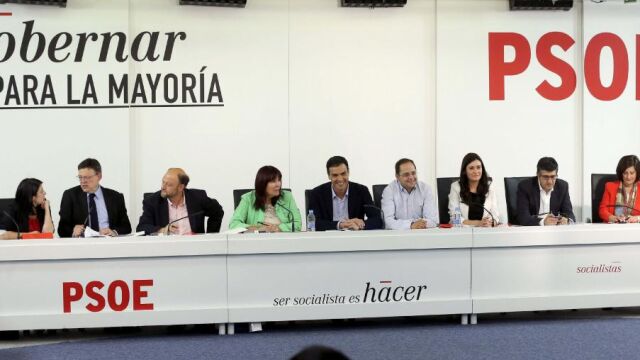 El secretario general del PSOE, Pedro Sánchez (c), preside la reunión de la Ejecutiva Federal del partido