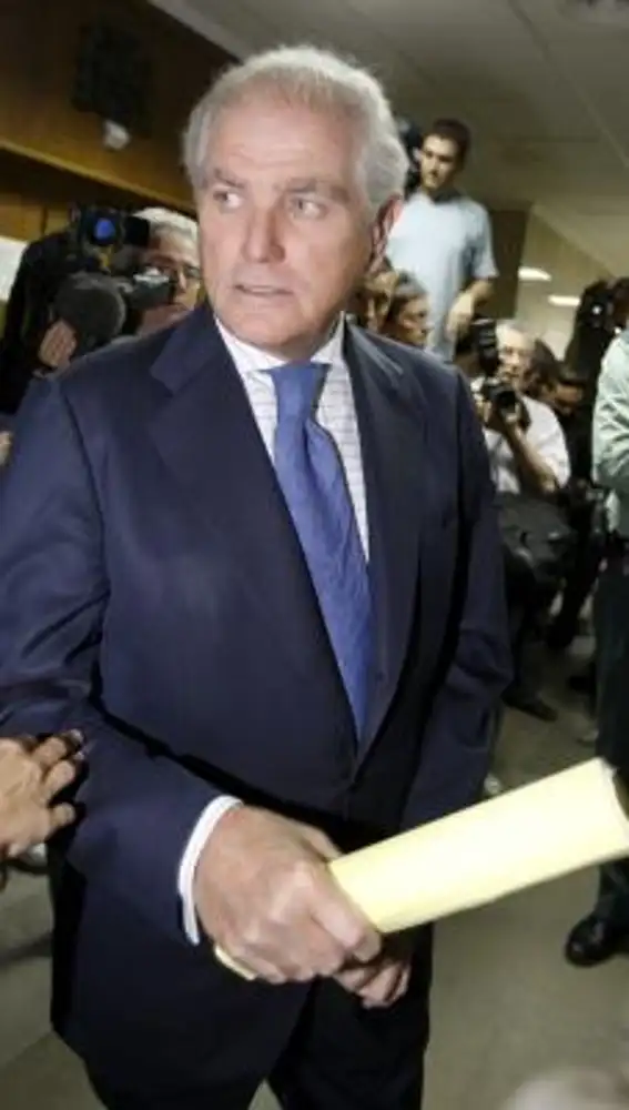 Ramón Calderón, antes de entrar a declarar como imputado por las irregularidades producidas en la asamblea del Real Madrid