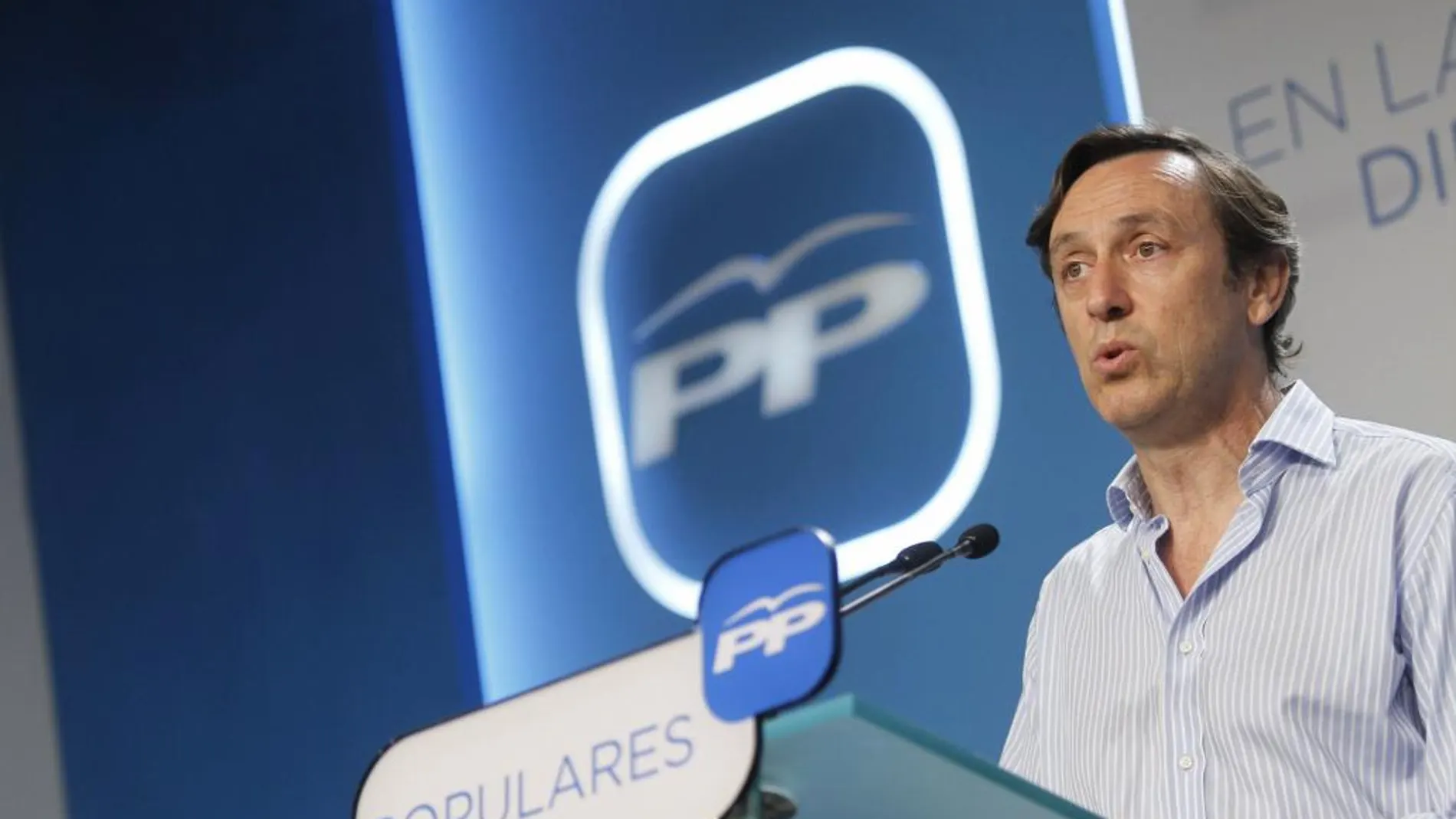 El portavoz parlamentario del PP, Rafael Hernando, durante la rueda de prensa que ha ofrecido hoy en la sede del partido