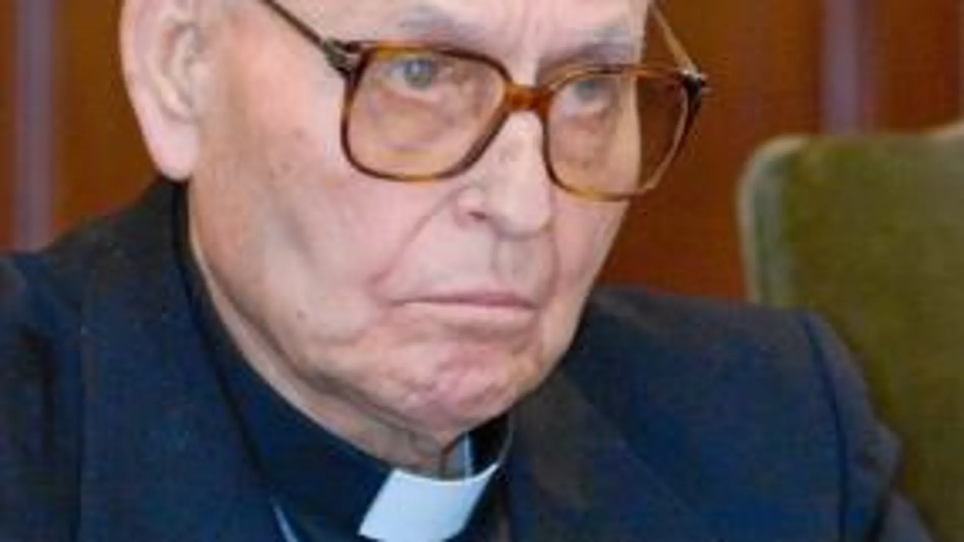 Jesuita afincado en Roma desde 1954, escribió más de 150 obras