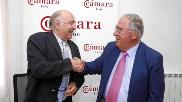 Lamelas y Henríquez, de la Camilo José Cela, tras firmar el acuerdo