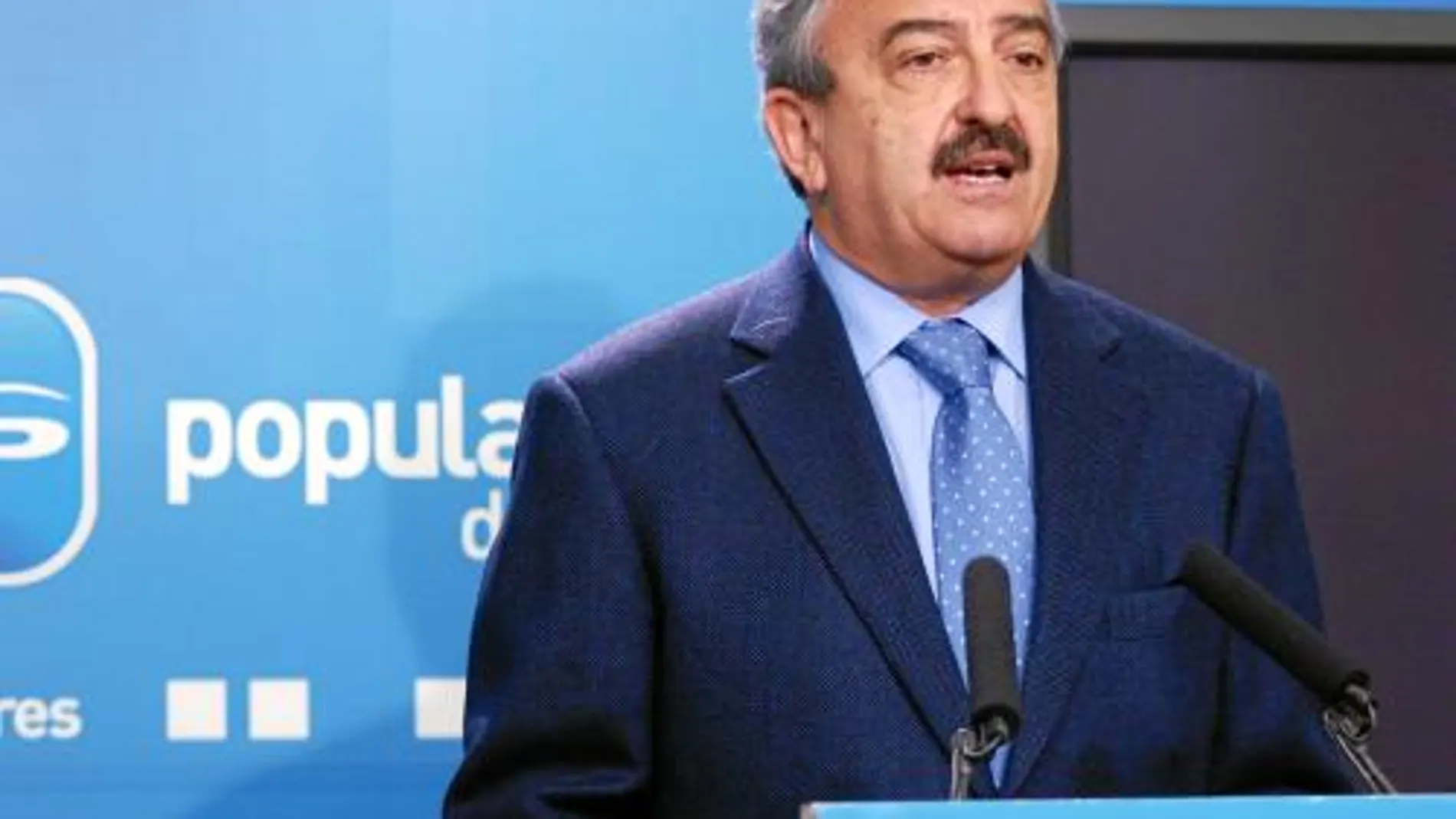 El diputado nacional del Partido Popular por Murcia, Andrés Ayala ayer en la sede regional de la formación