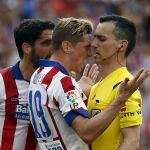 Torres se encara con el colegiado.