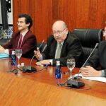Los expertos, durante la mesa de debate sobre el terrorismo, ayer en la sede del salón de grados de la Facultad de Derecho