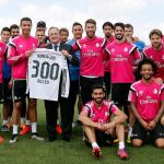 Florentino Pérez entegó a Cristiano una camiseta conmemorativa por sus 300 goles con el Madrid
