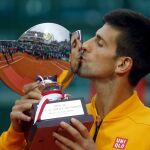 Djokovic celebra su victoria.