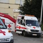 Voluntarios de la Cruz Roja de Ceuta atienden a los intoxicados