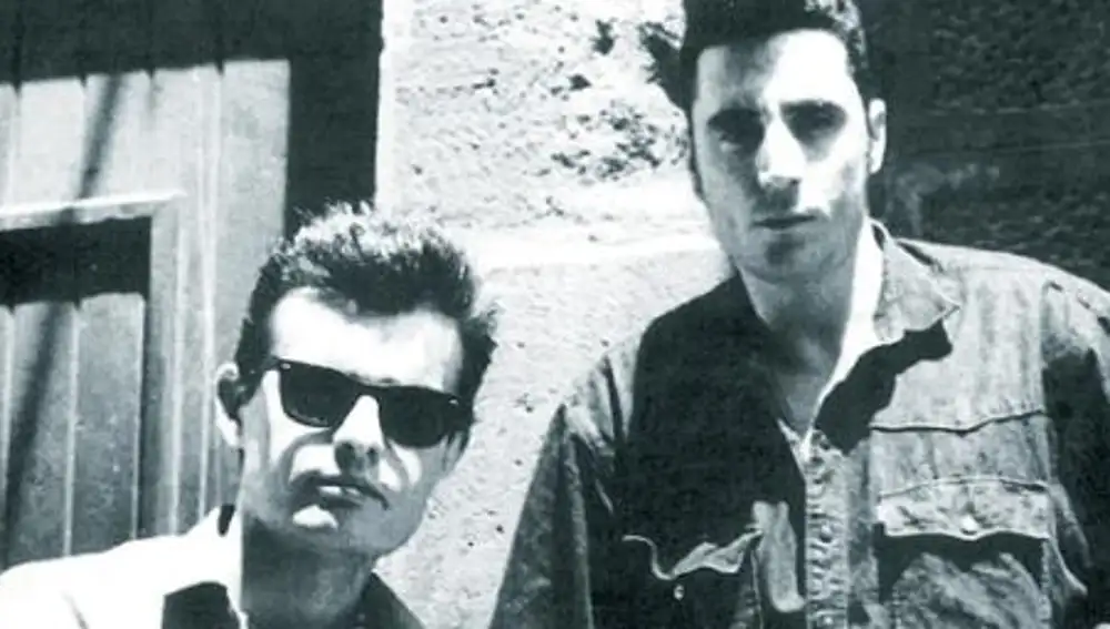 Sabino Méndez (a la izquierda) junto a Loquillo, fotografiados en 1988 en Barcelona