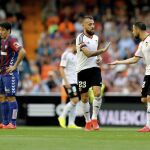 Otamendi celebra su tanto ante el Eibar.
