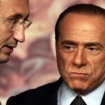 Berlusconi y Fini tras la rueda de prensa de hoy