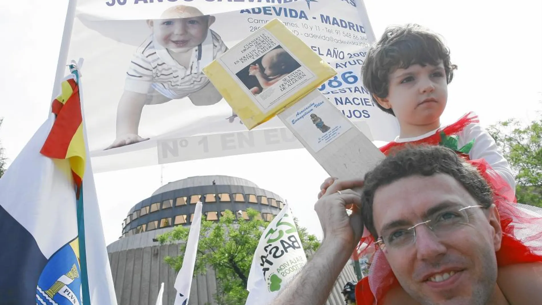 La plataforma Cada Vida Importa se manifestó el 3 de julio del 2010 ante el TC para exigir que se pronunciara