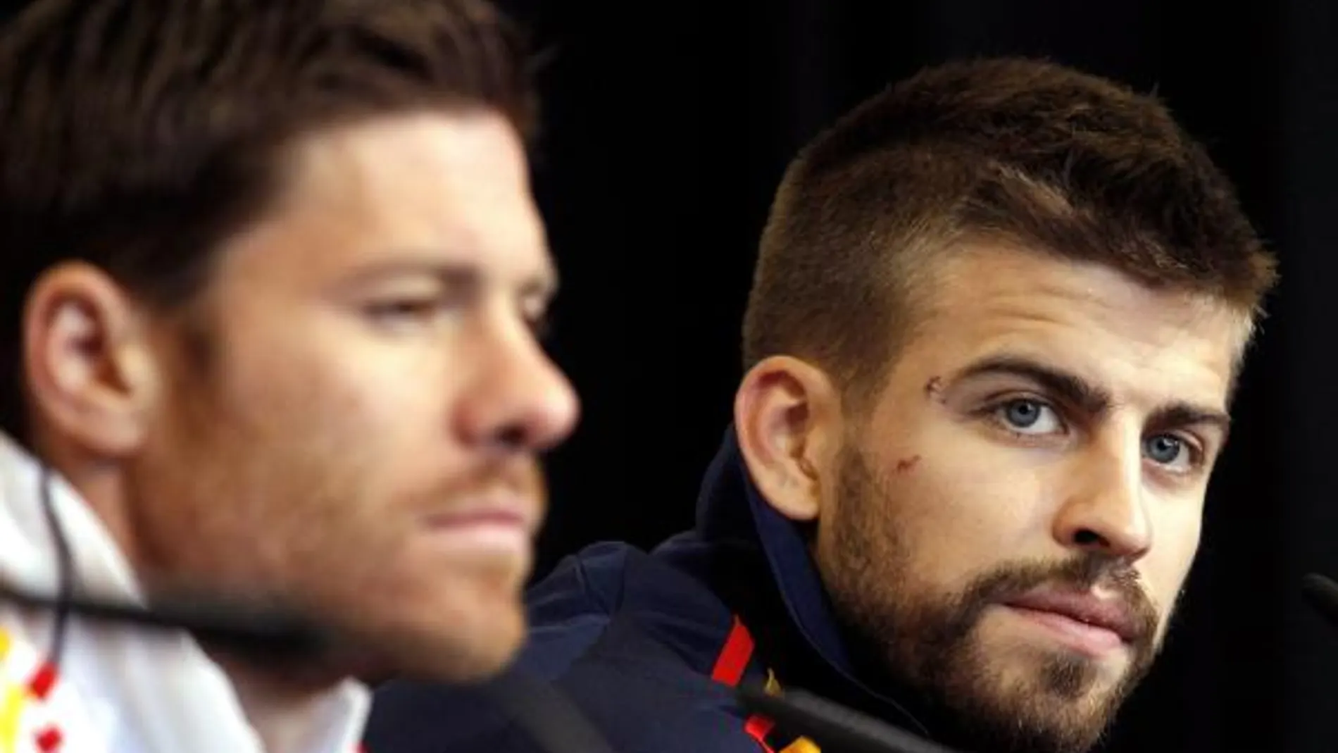 Xabi Alonso y Piqué