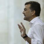 El coordinador general de IU Andalucía, Antonio Maillo, durante su intervención en el Pleno del Parlamento andaluz en Sevilla