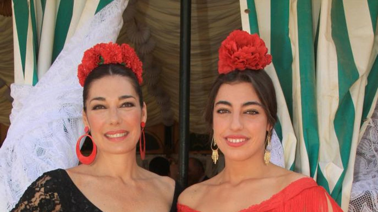 Todos los detalles de la emotiva boda de Claudia Ula, hija de Raquel Revuelta, en Zahara de los Atunes