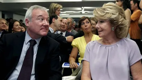 La presidenta de la Comunidad de Madrid, Esperanza Aguirre, conversa con el presidente de Murcia, Ramón Luis Valcárcel