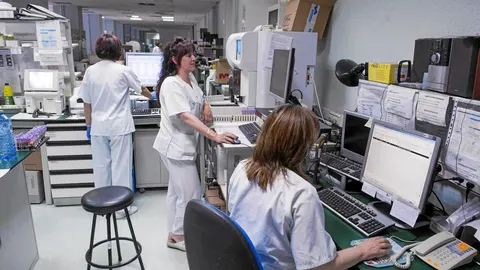Un grupo de enfermeras trabajando en el Hospital de León