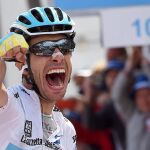 El ciclista italiano Fabio Aru celebra su victoria.