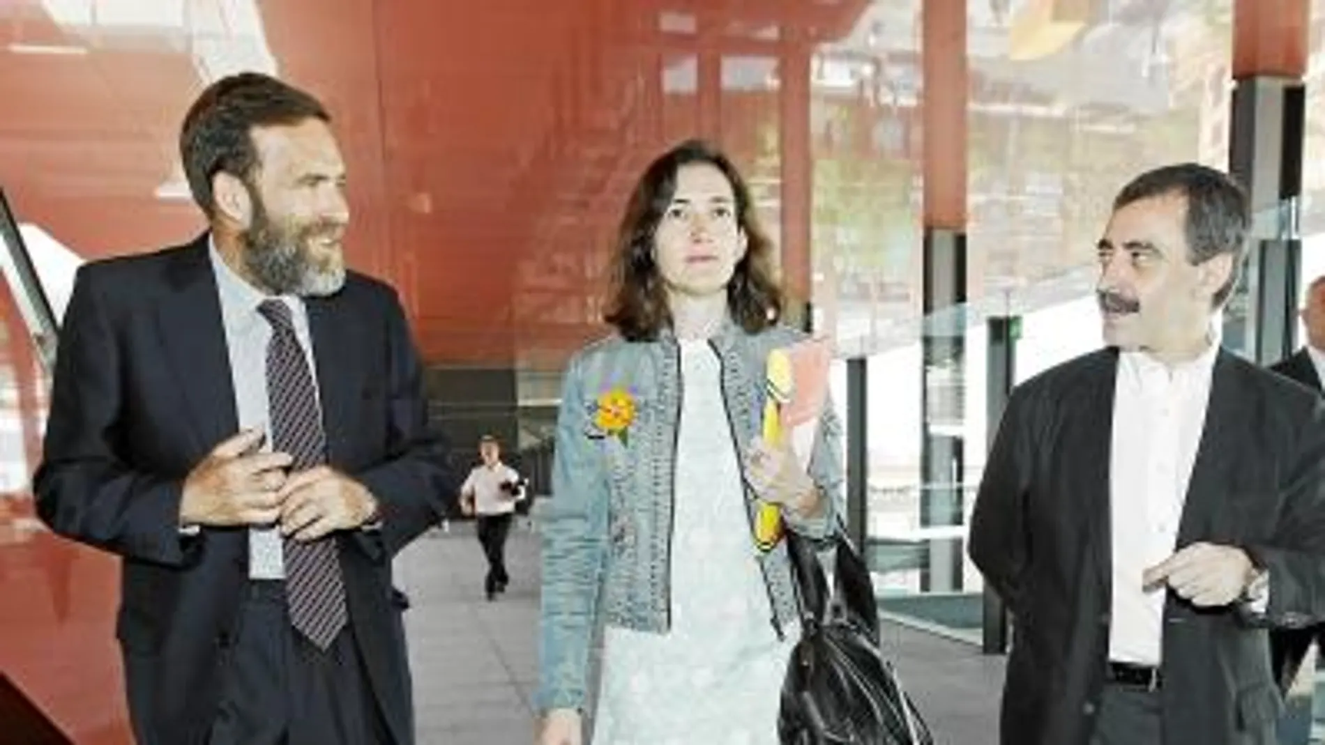 Un museo para tres. Guillermo de la Dehesa junto a la ministra de Cultura, Ángeles González-Sinde, y el director del Reina Sofía, Manuel Borja-Villel