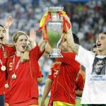 De la Red, junto a Fernando Torres y Sergio Ramos, celebra la victoria en la pasada Eurocopa