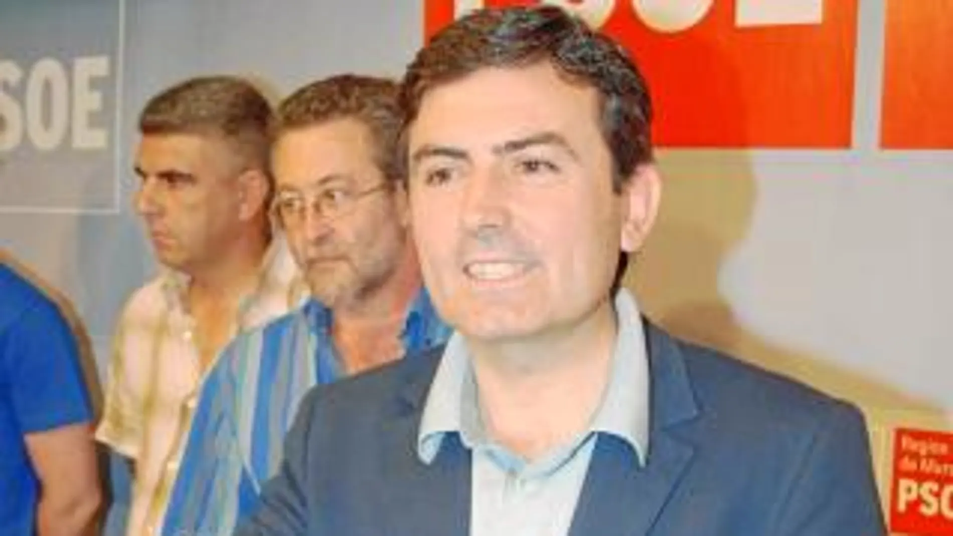 El secretario general de los socialistas murcianos, Pedro Saura, durante un acto en la sede de Princesa