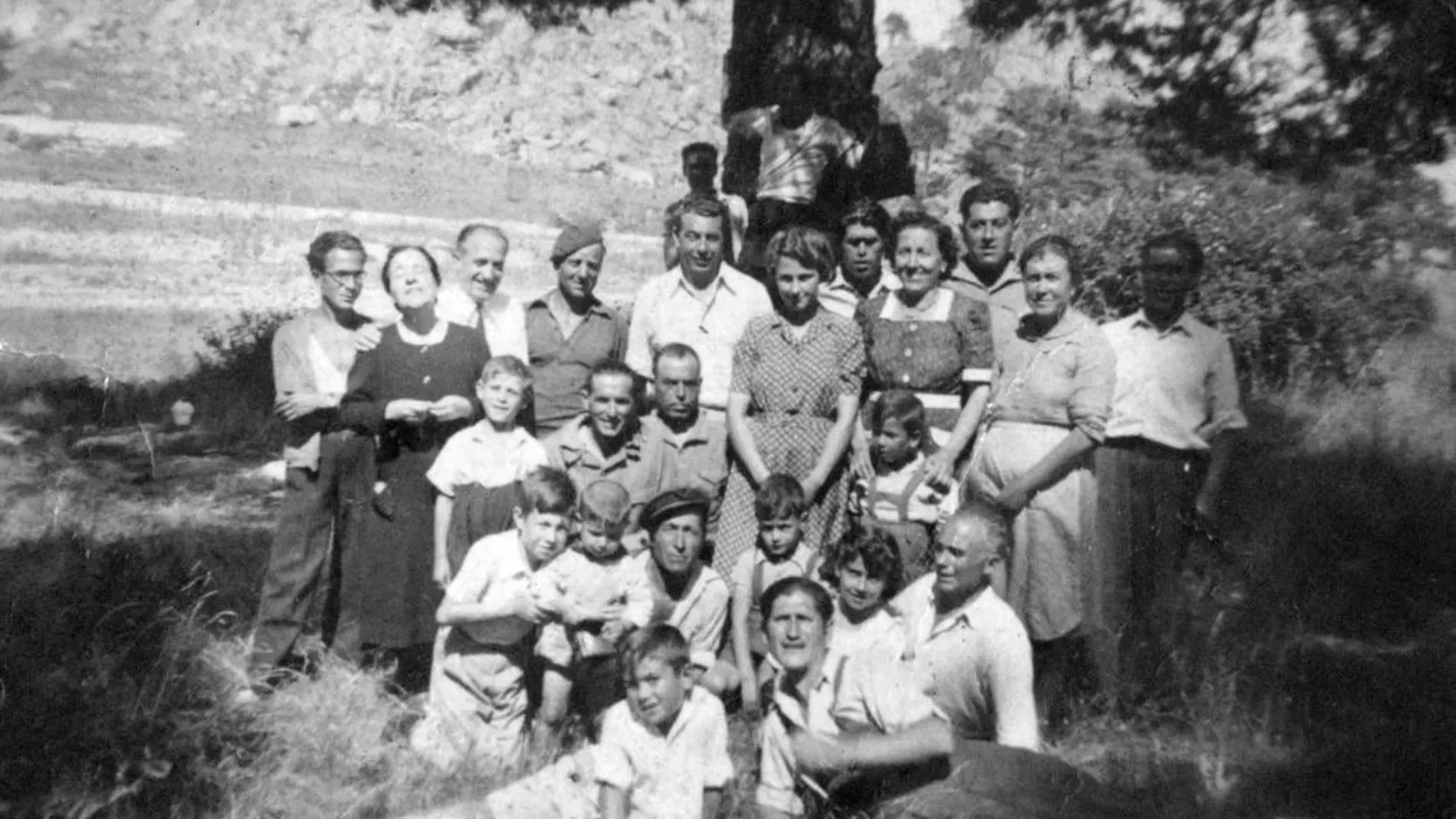 Un grupo de trabajadores del Valle de los Caídos, en un día festivo