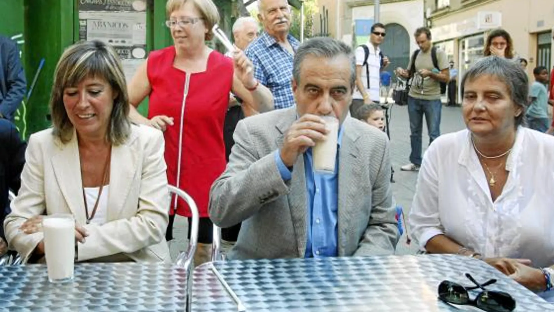 Montilla juega la baza españolista y recurre a Zapatero para remontar