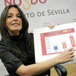 La concejal del PP Evelia Rincón, durante una rueda de prensa sobre la Fundación DeSevilla en el centro de prensa del Ayuntamiento