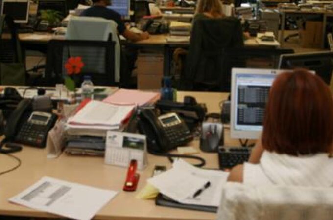 La crisis económica reduce el absentismo laboral en las empresas