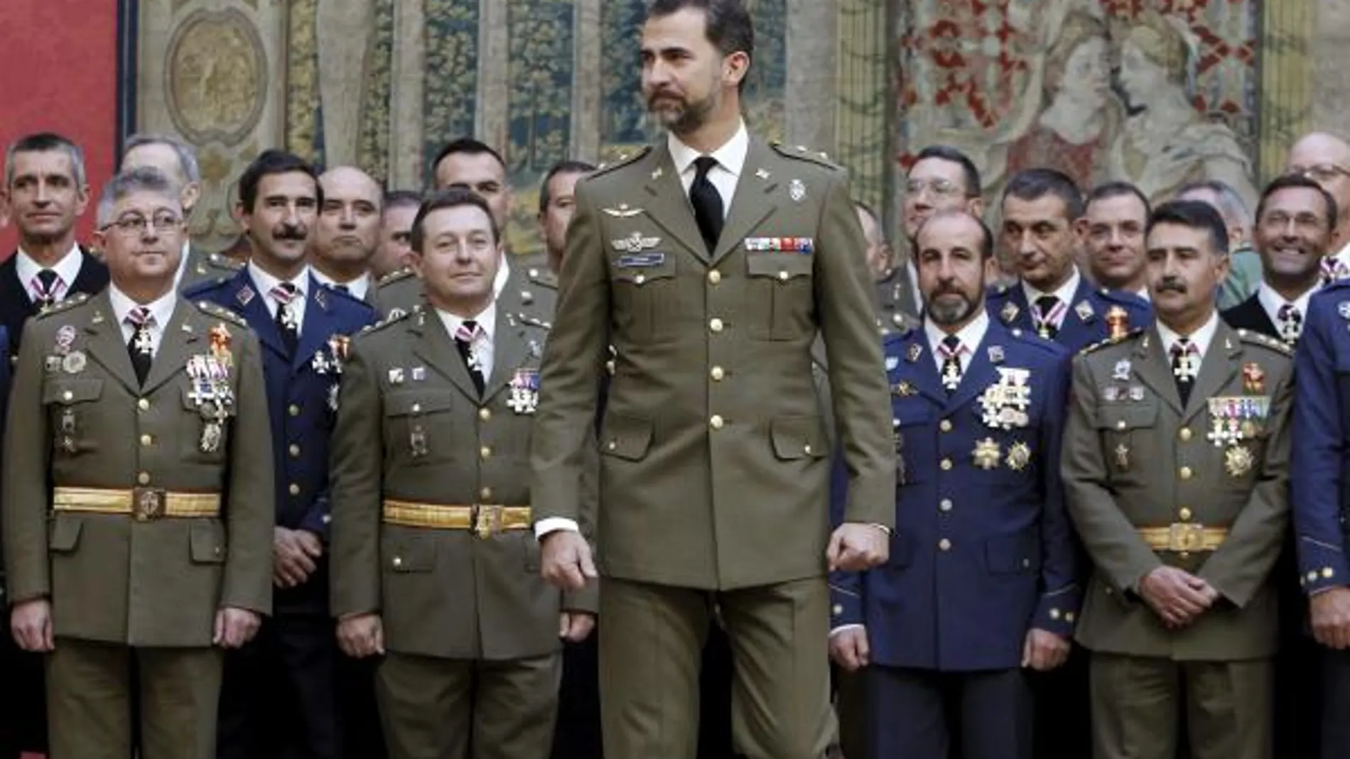 El Príncipe con los coroneles a los que recibió este jueves en el Palacio de El Pardo