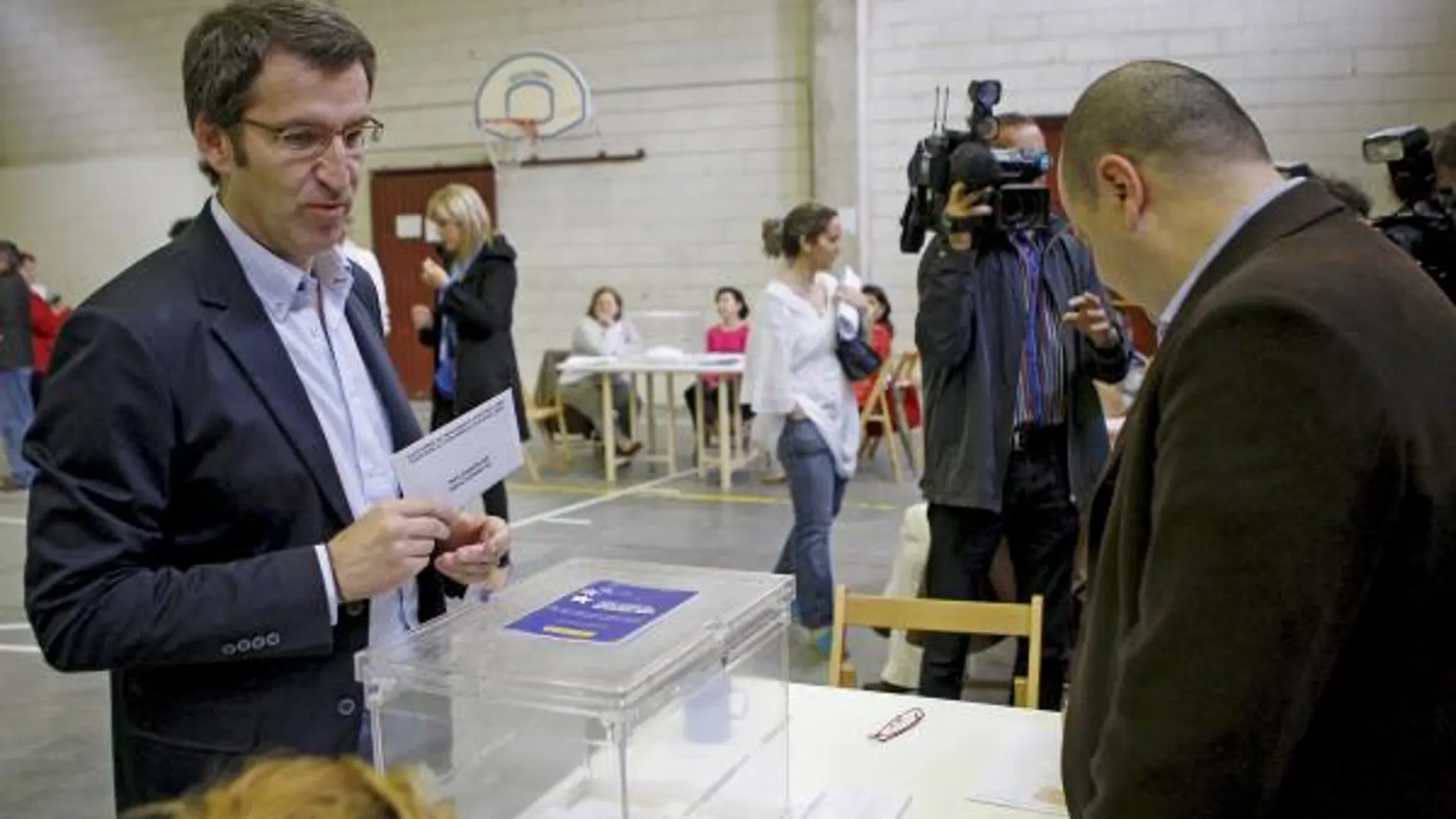 Feijóo celebra la «segunda mayoría absoluta» del PPdeG y cree que el liderazgo de Rajoy es ya «incuestionable»