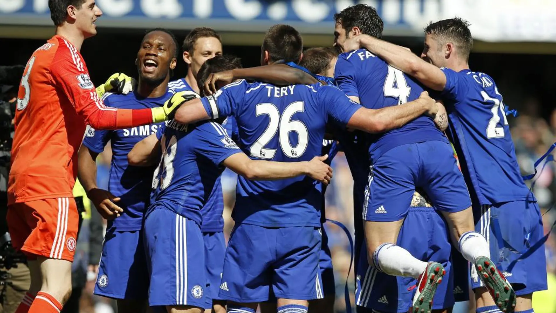 Los jugadores del Chelsea celebran el título.