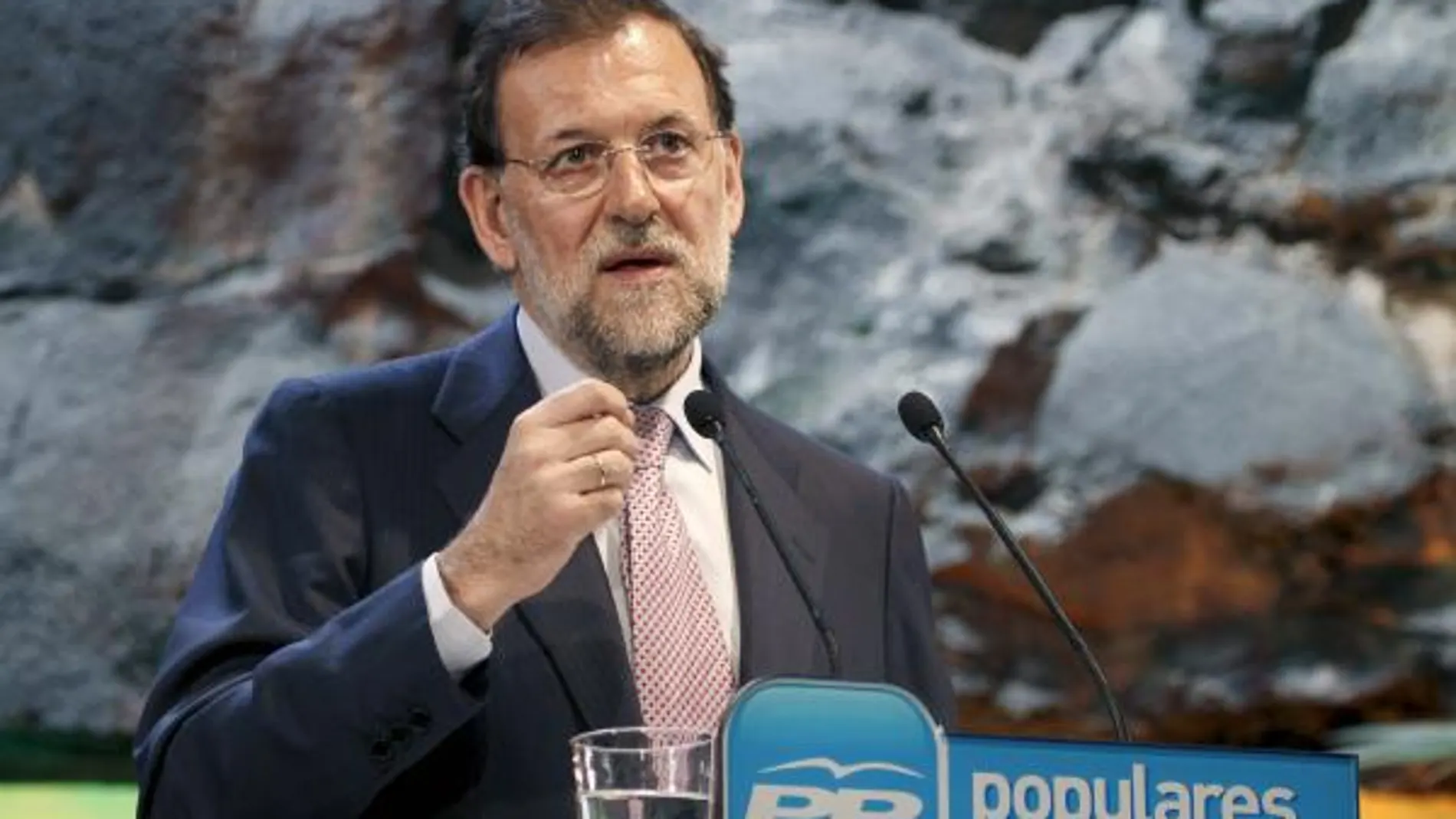Rajoy se compromete a reducir a «más de la mitad» el paro «como ya lo hizo el PP en 1996»