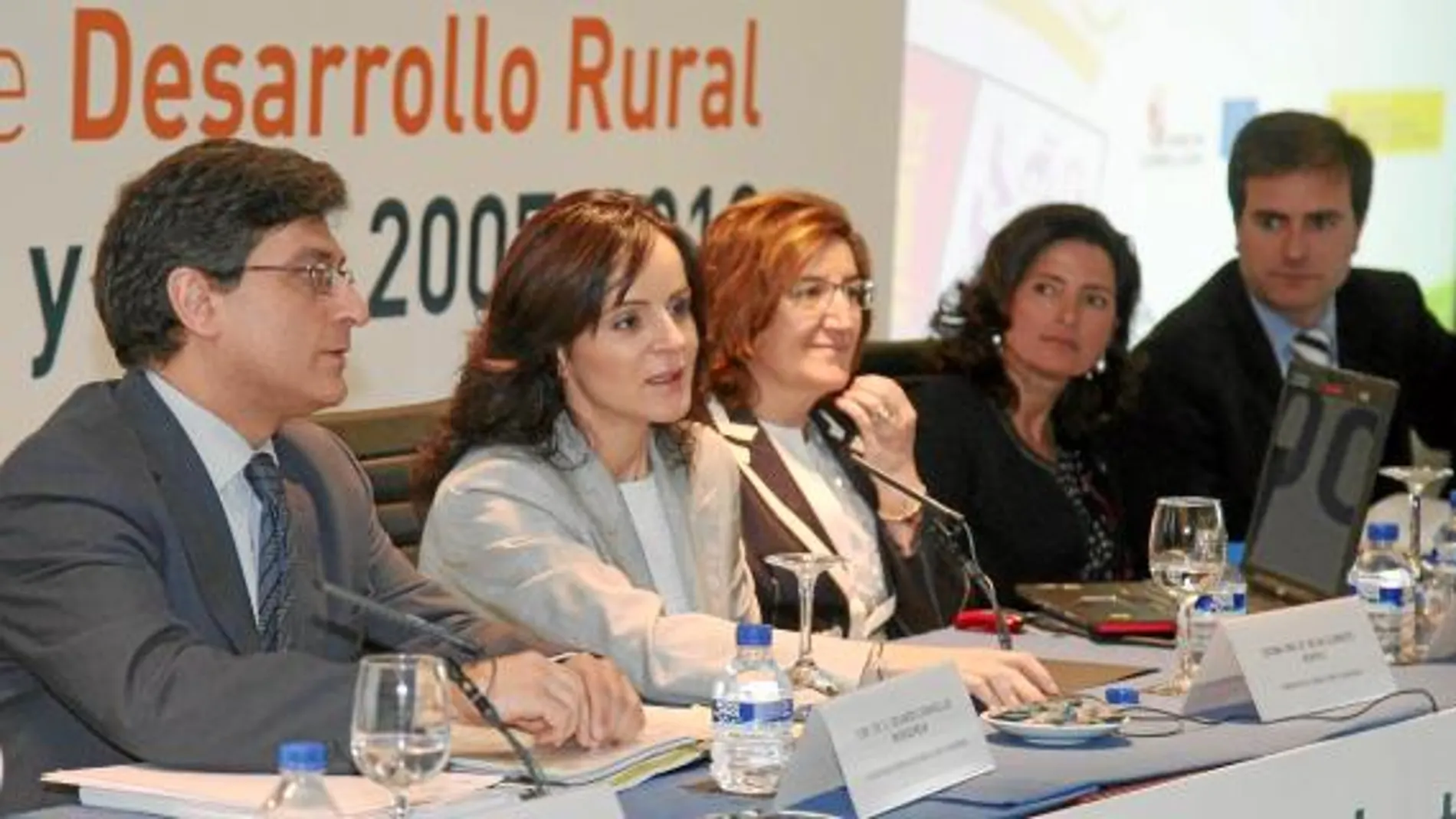 valladolid- Los agricultores y ganaderos, así como el medio rural de Castilla y León es una prioridad para el Gobierno que preside Juan Vicente Herrera. Así lo demuestra los Presupuestos Generales de la Comunidad para 2011, ya que, a pesar de la crisis, v