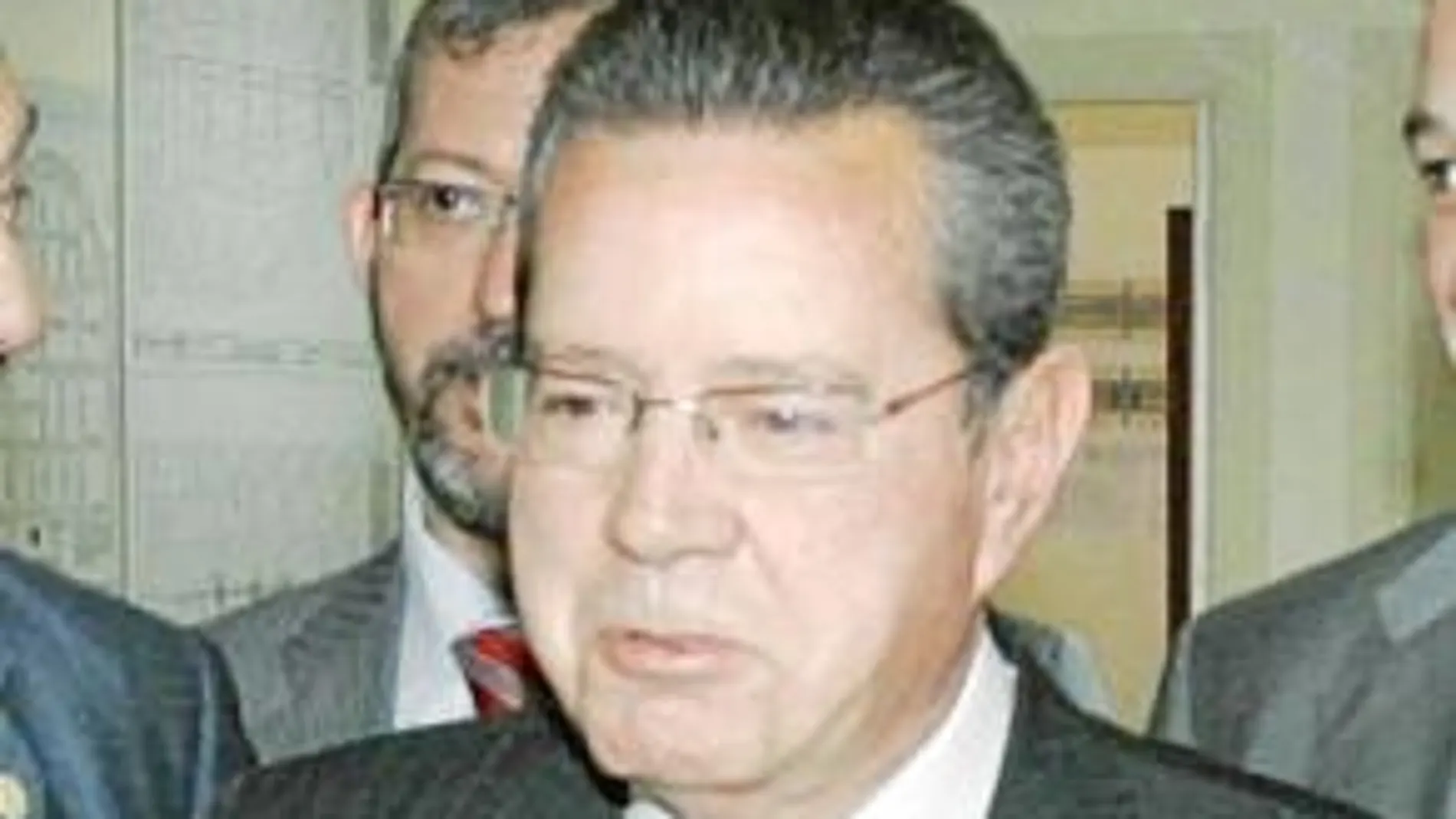 El presidente de la CES, Antonio Galadí, entrega las alegaciones