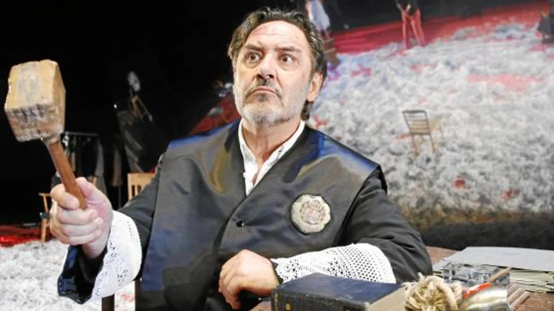 «Cada español es un juez agrio y duro»