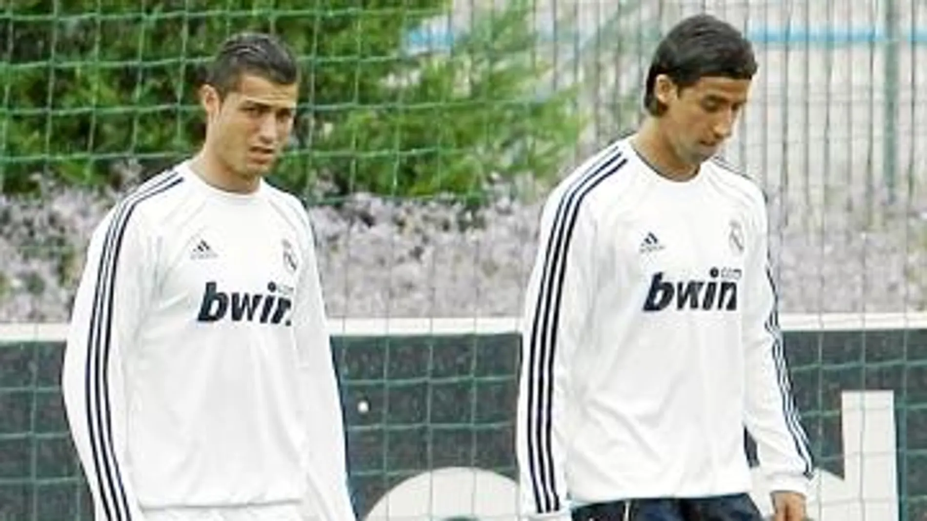 Sami Khedira, alemán, como Özil, está dando clases de castellano y ya empieza «a entender parte de las instrucciones del entrenador»