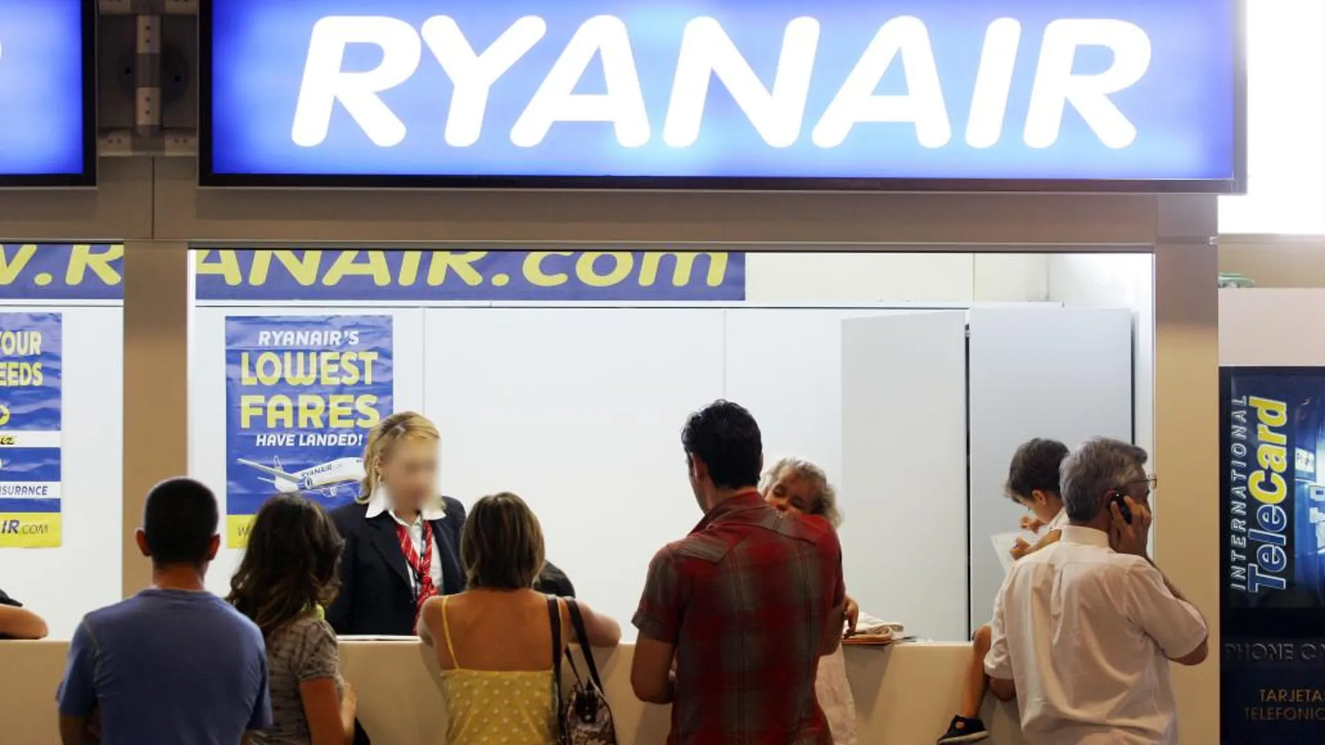 Los trabajadores de tierra de Ryanair en Madrid anuncian un paro indefinido